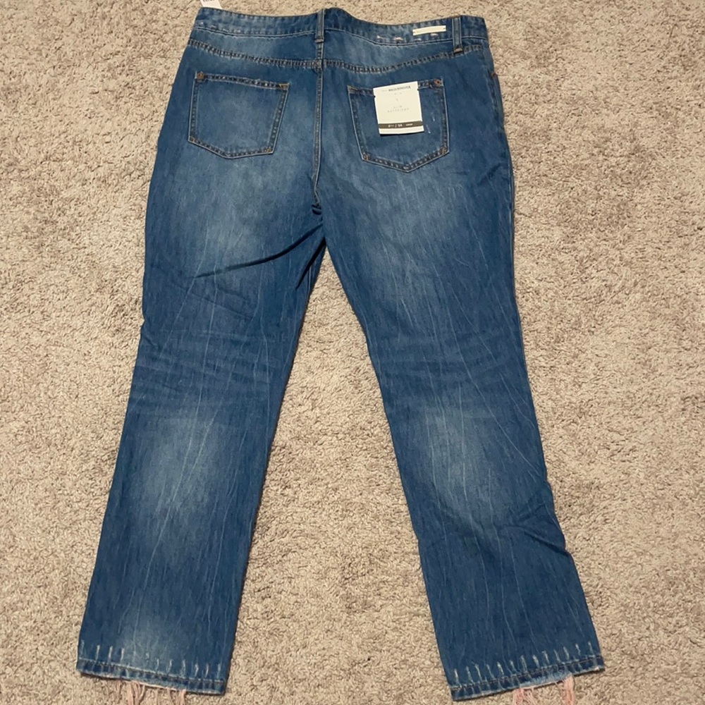 NWT Women’s Pilcro Sz. 32 Slim Boyfriend Crop Jeans with Pink Distressing.